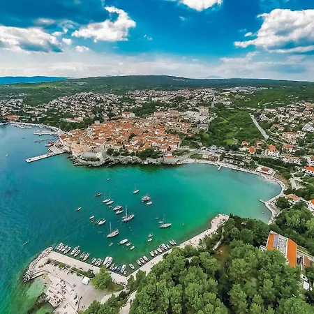 Amazing Apartment In Malinska With Wifi דירה