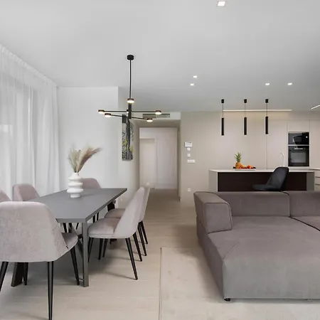 Amazing Apartment In Malinska With Wifi מאלינסקה