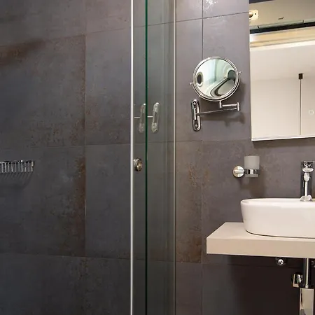 Amazing Apartment In Malinska With Wifi *