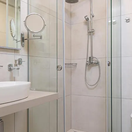 Amazing Apartment In Malinska With Wifi * מאלינסקה