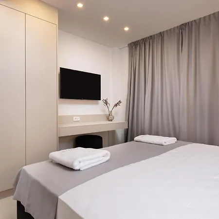 Amazing Apartment In Malinska With Wifi דירה