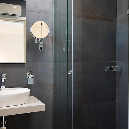 Amazing Apartment In Malinska With Wifi דירה