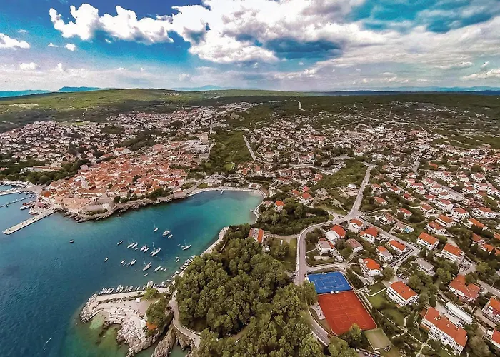 Apartman Amazing Apartment In Malinska With Wifi *