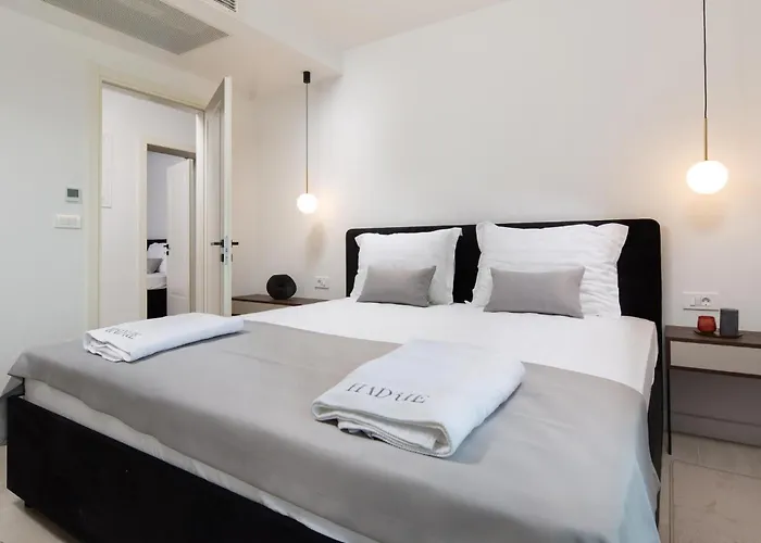 Apartman Amazing Apartment In Malinska With Wifi *